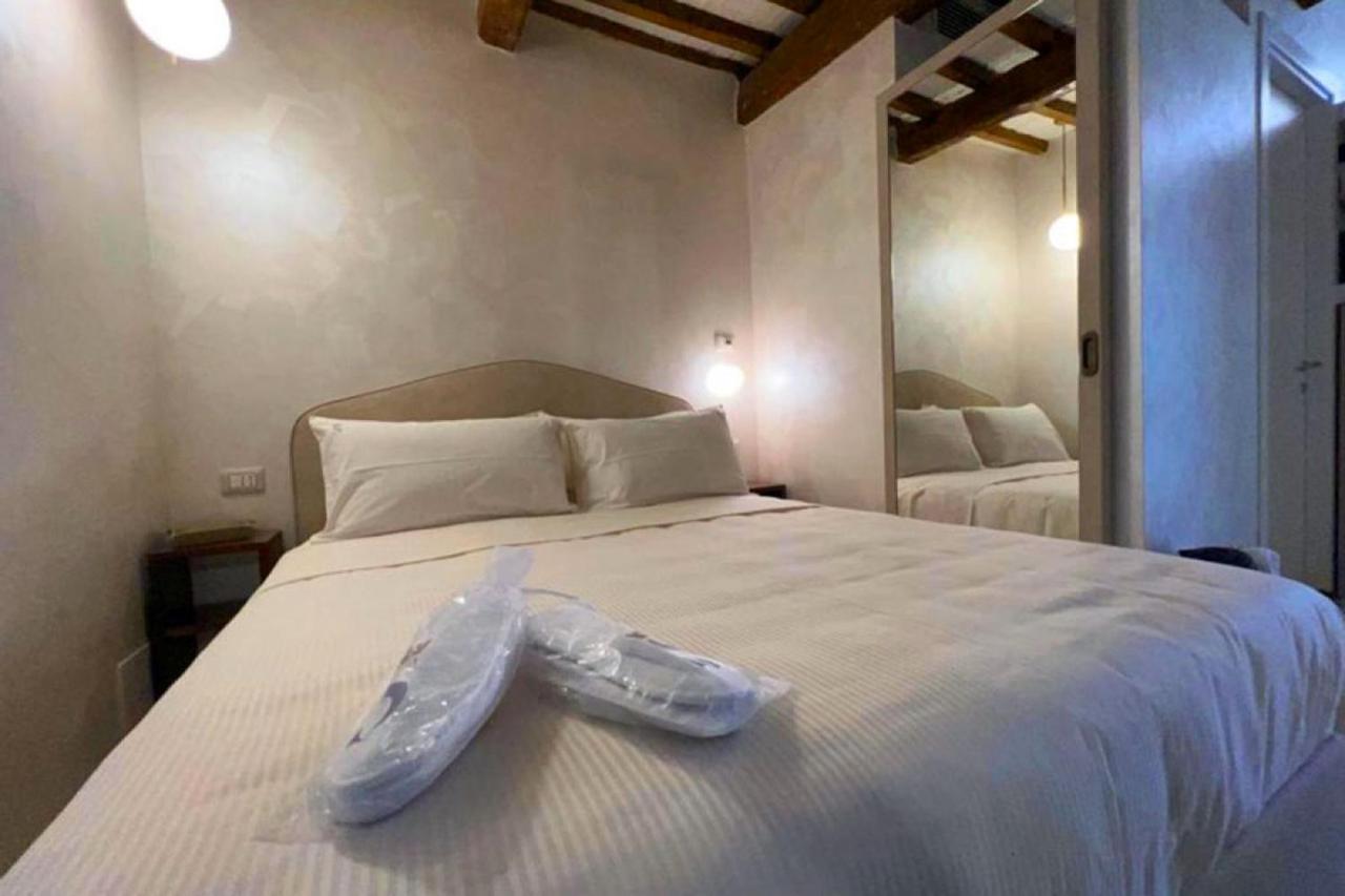 Dimora Storica Lo Svevo Hotel Iesi Bagian luar foto