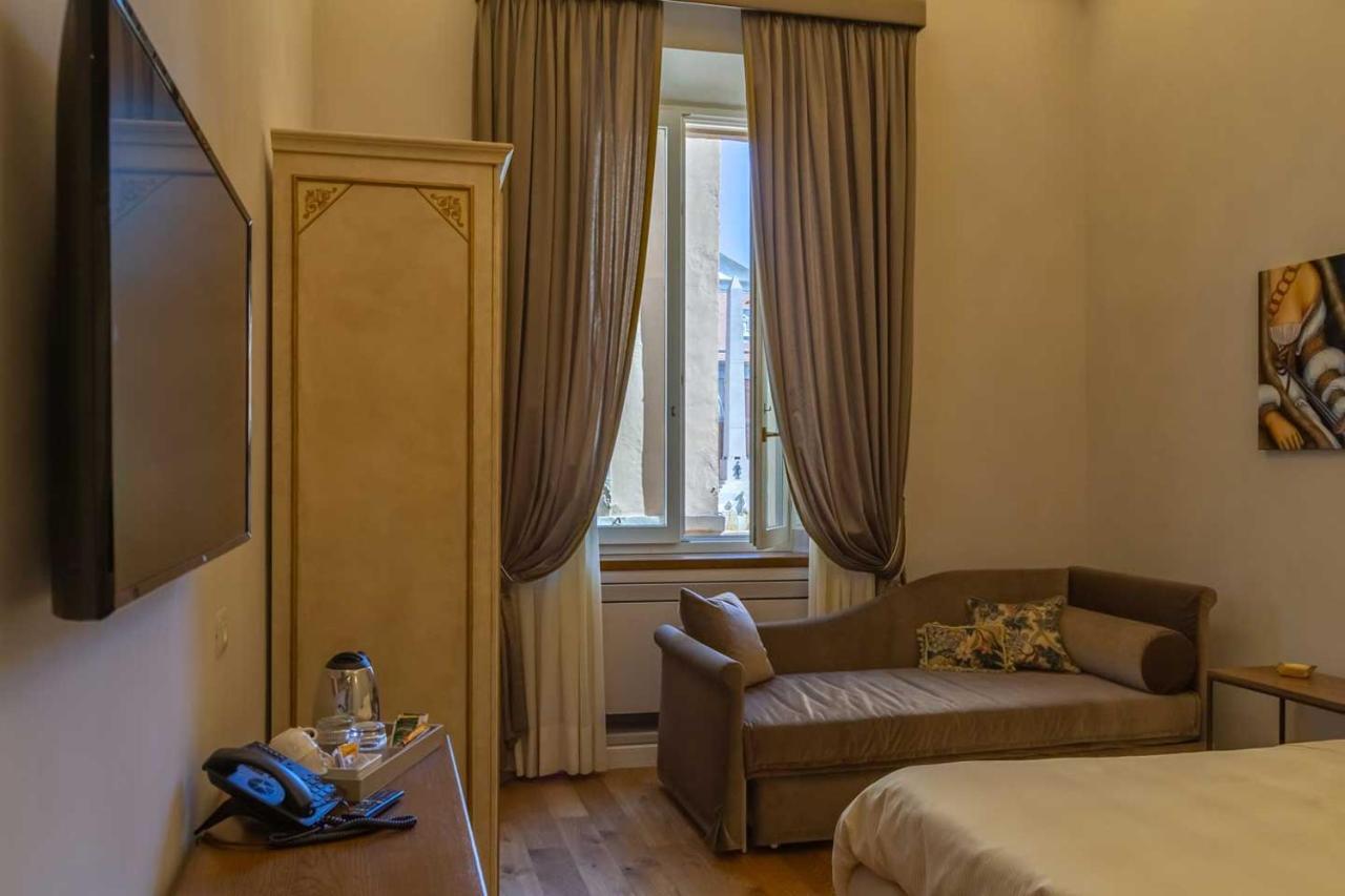 Dimora Storica Lo Svevo Hotel Iesi Bagian luar foto